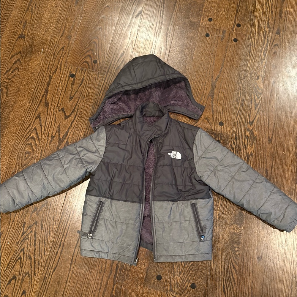 The North Face Kids Chimbo reversible puffer / fleece black / grey jacket 8/10